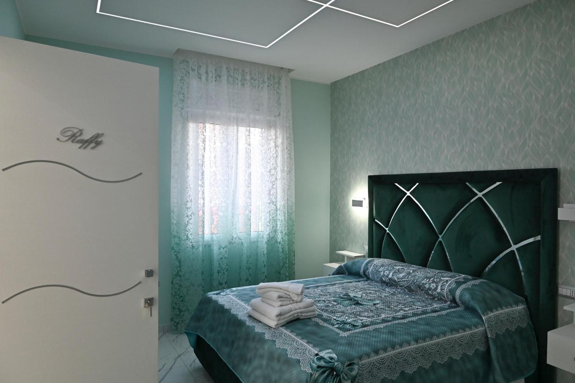 Bebsantaniellohouse1 Bed & Breakfast Napoli Dış mekan fotoğraf