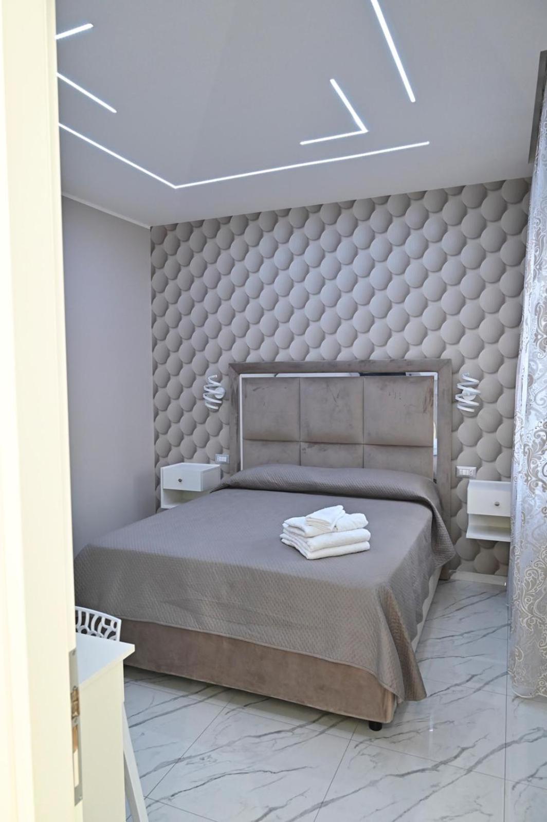 Bebsantaniellohouse1 Bed & Breakfast Napoli Oda fotoğraf