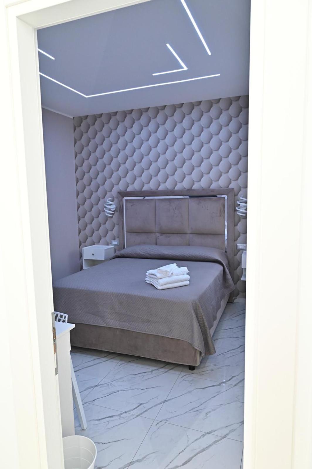 Bebsantaniellohouse1 Bed & Breakfast Napoli Dış mekan fotoğraf