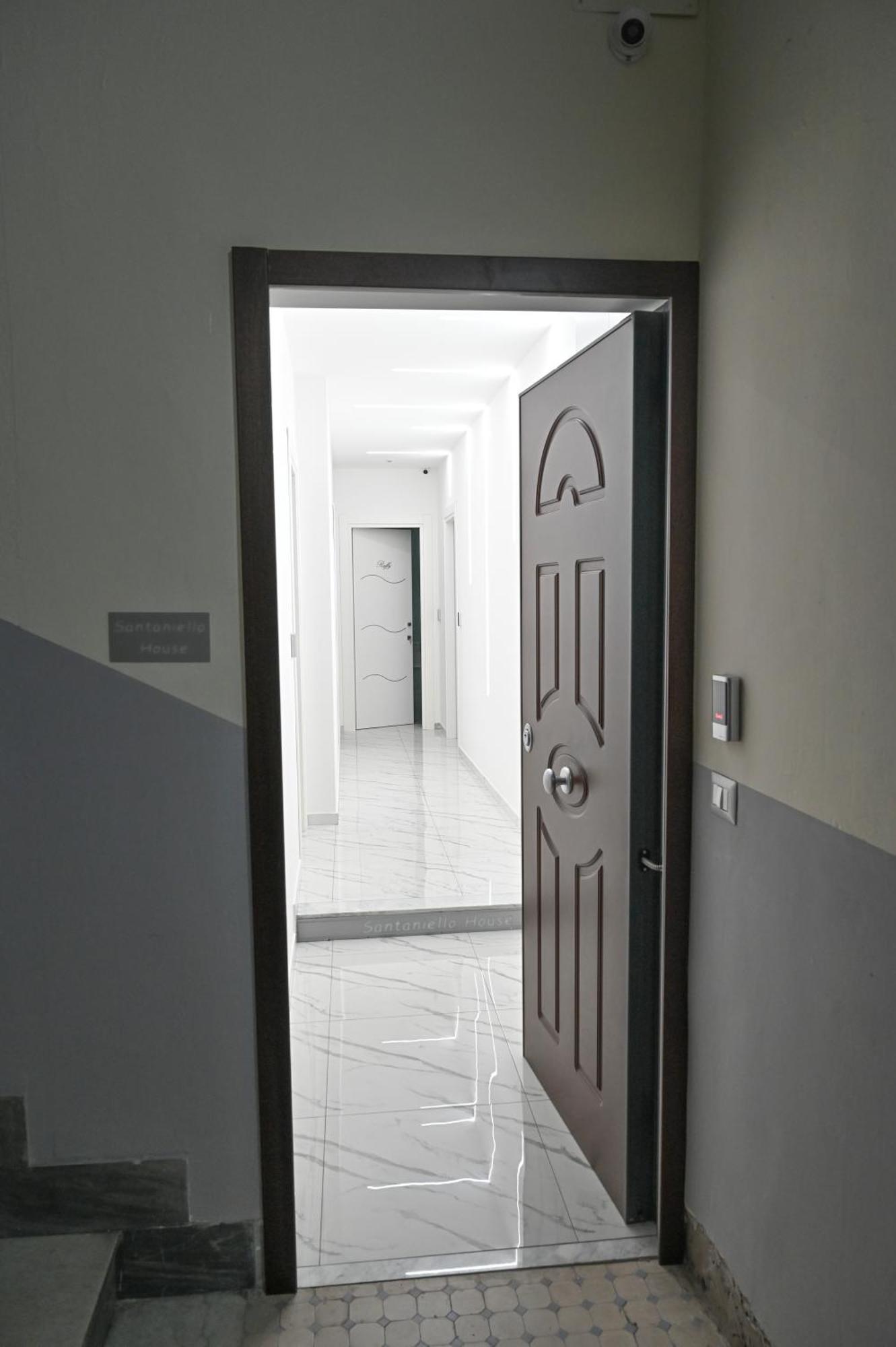 Bebsantaniellohouse1 Bed & Breakfast Napoli Dış mekan fotoğraf