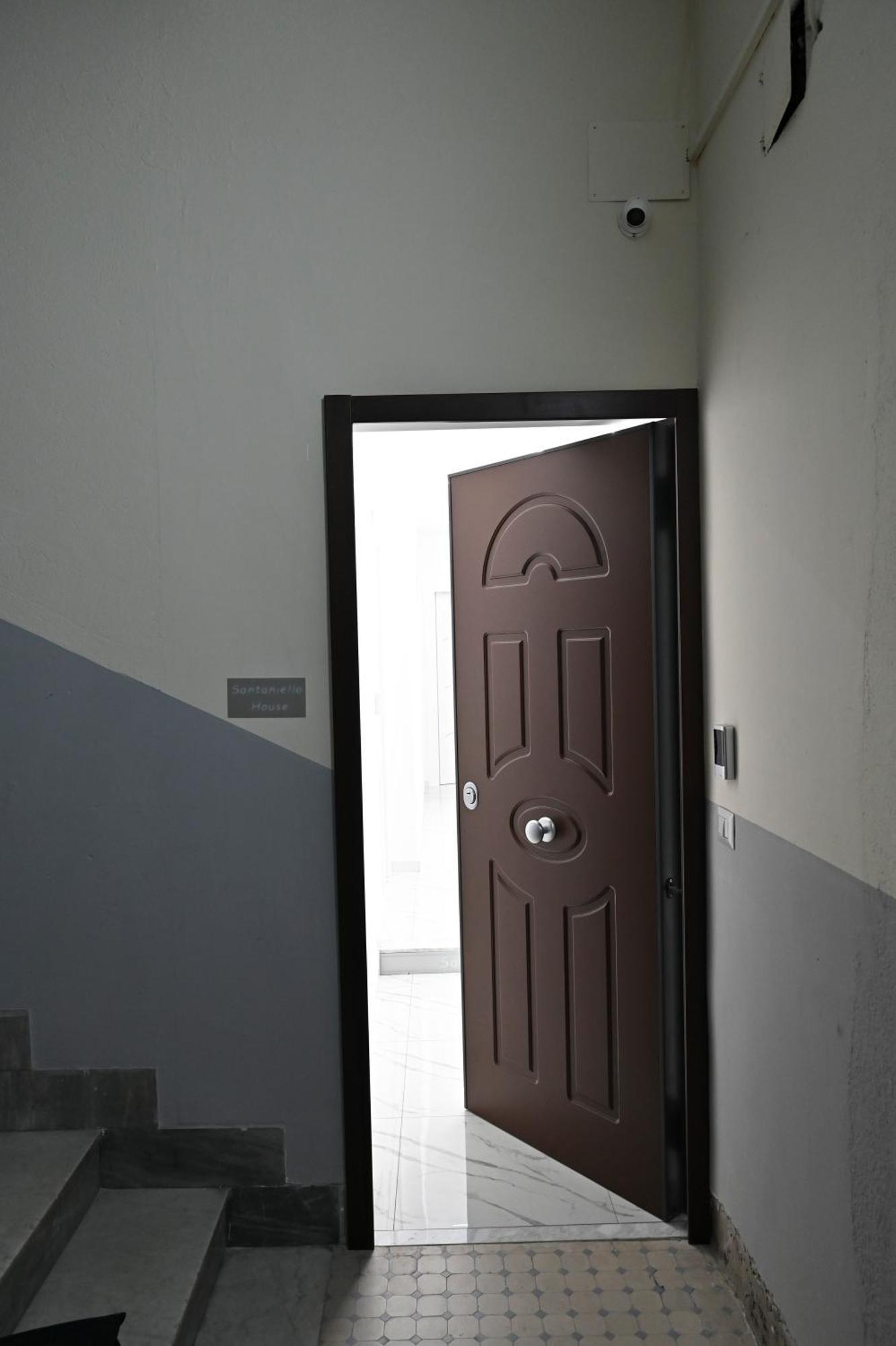 Bebsantaniellohouse1 Bed & Breakfast Napoli Dış mekan fotoğraf