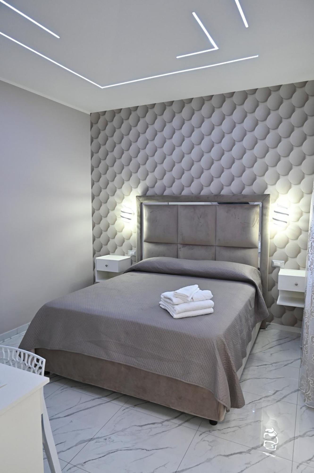 Bebsantaniellohouse1 Bed & Breakfast Napoli Dış mekan fotoğraf