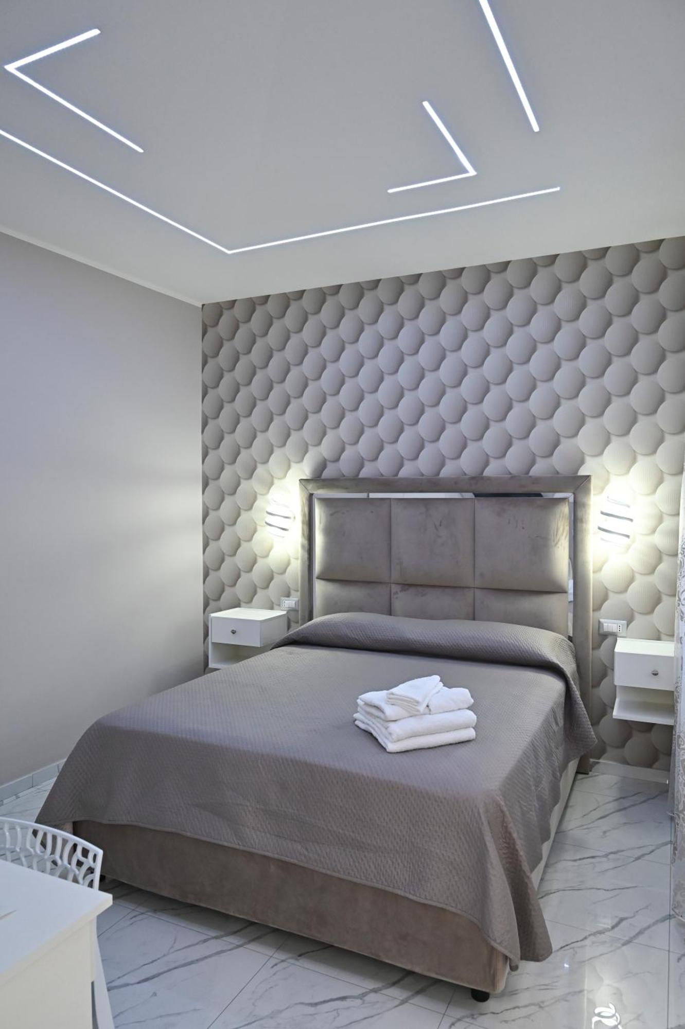 Bebsantaniellohouse1 Bed & Breakfast Napoli Dış mekan fotoğraf