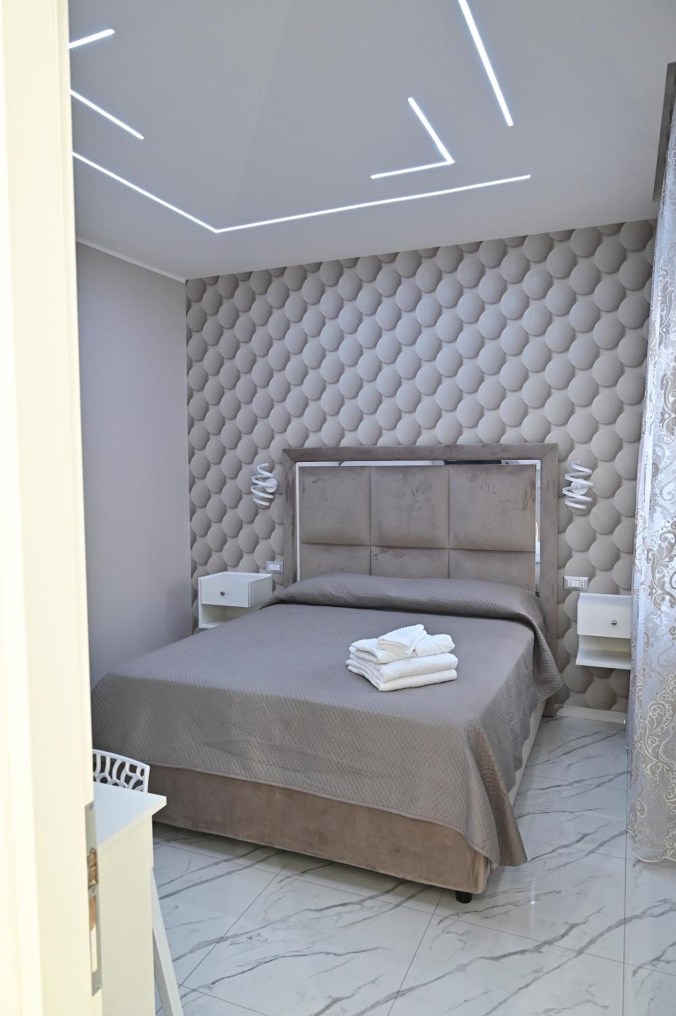 Bebsantaniellohouse1 Bed & Breakfast Napoli Dış mekan fotoğraf