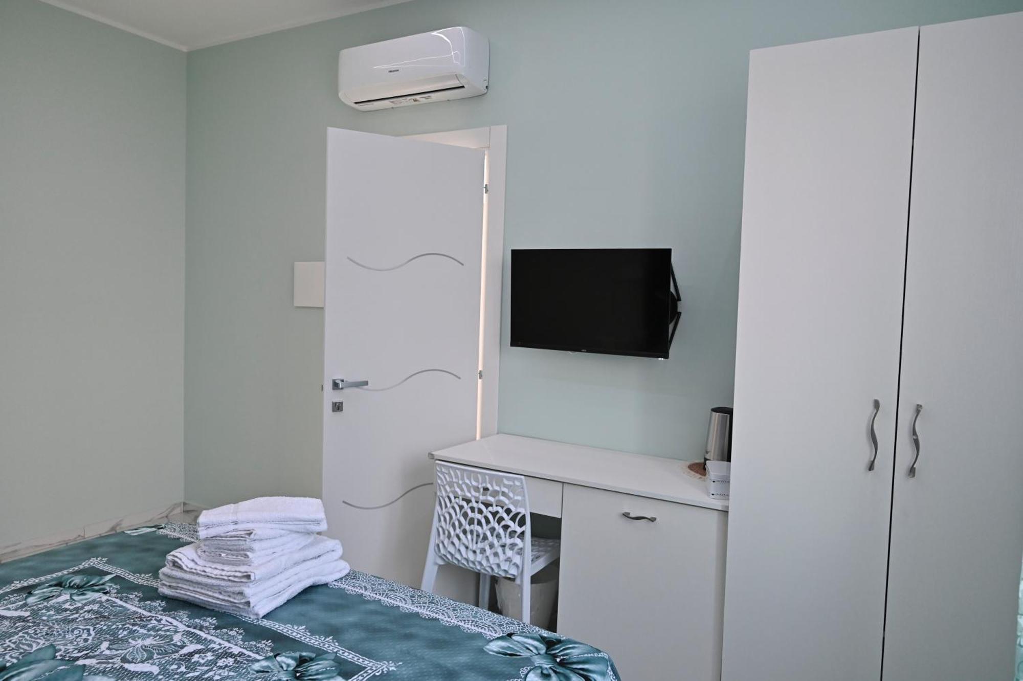 Bebsantaniellohouse1 Bed & Breakfast Napoli Dış mekan fotoğraf