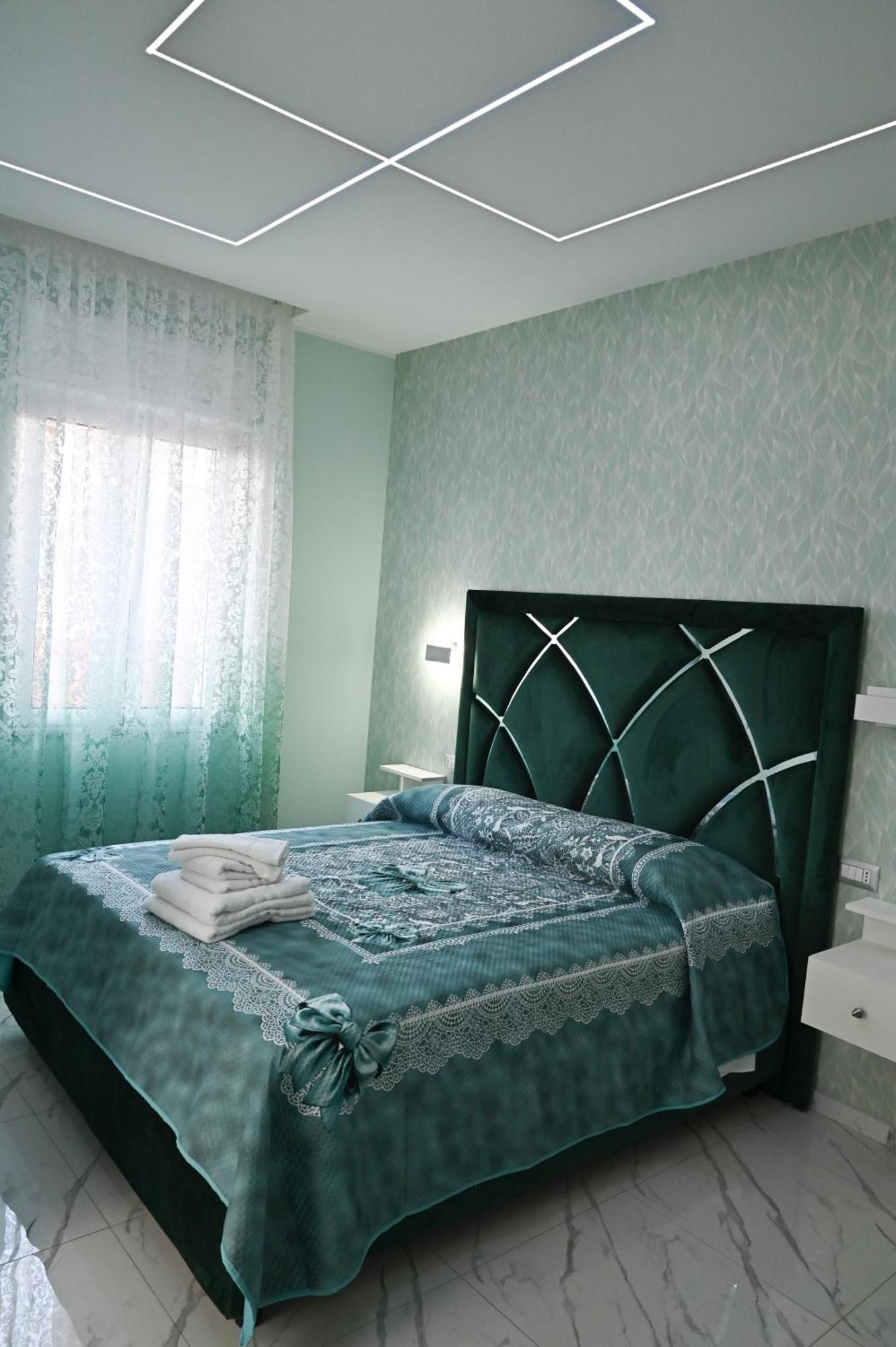 Bebsantaniellohouse1 Bed & Breakfast Napoli Dış mekan fotoğraf