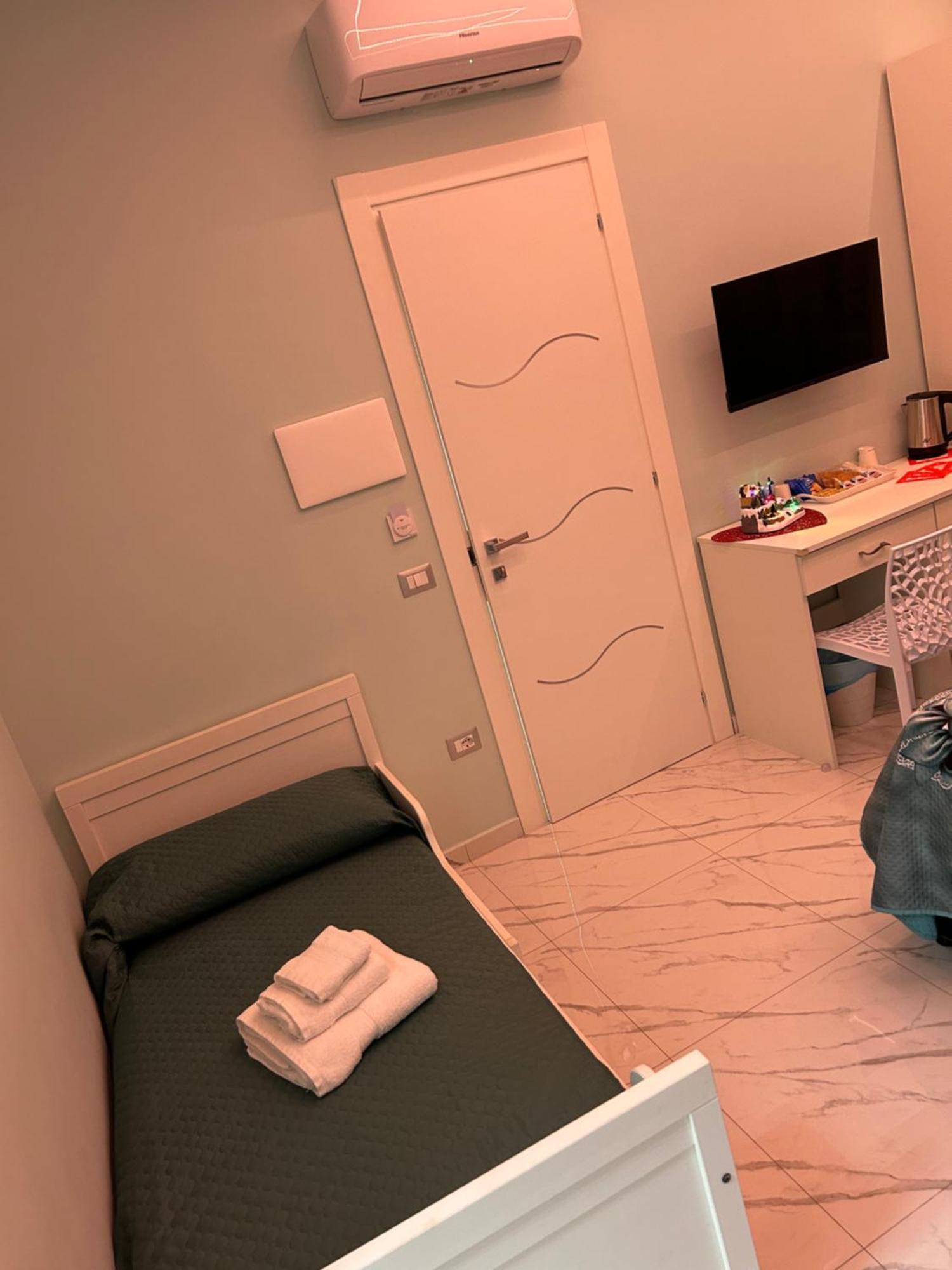 Bebsantaniellohouse1 Bed & Breakfast Napoli Dış mekan fotoğraf