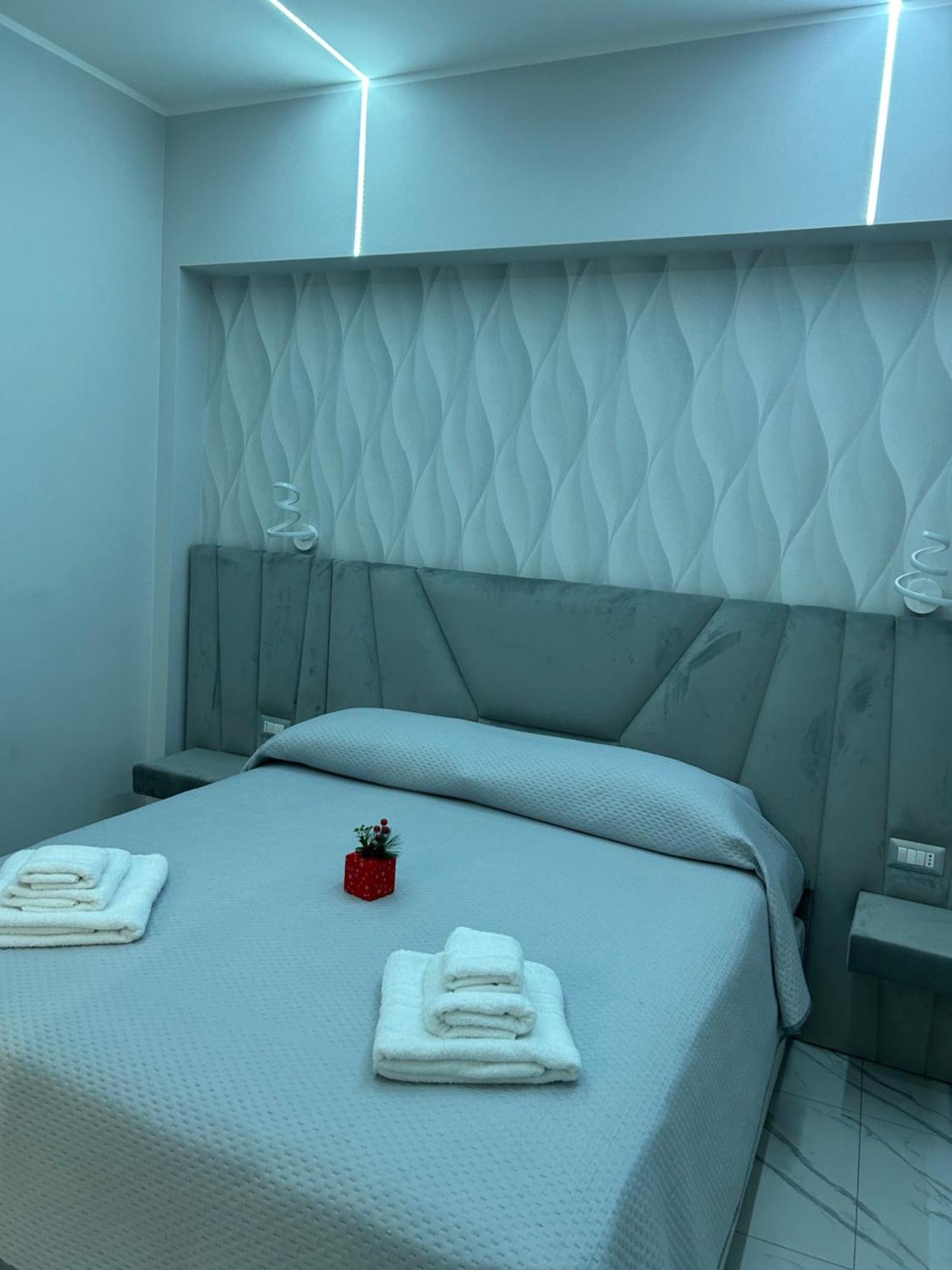 Bebsantaniellohouse1 Bed & Breakfast Napoli Dış mekan fotoğraf