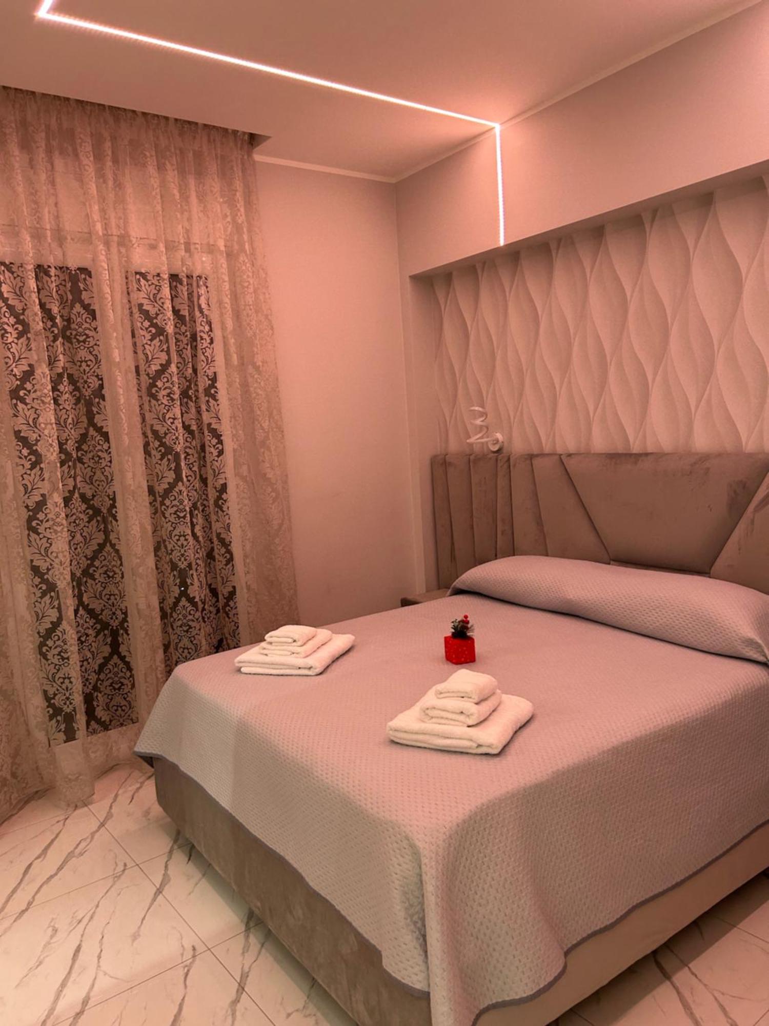 Bebsantaniellohouse1 Bed & Breakfast Napoli Dış mekan fotoğraf
