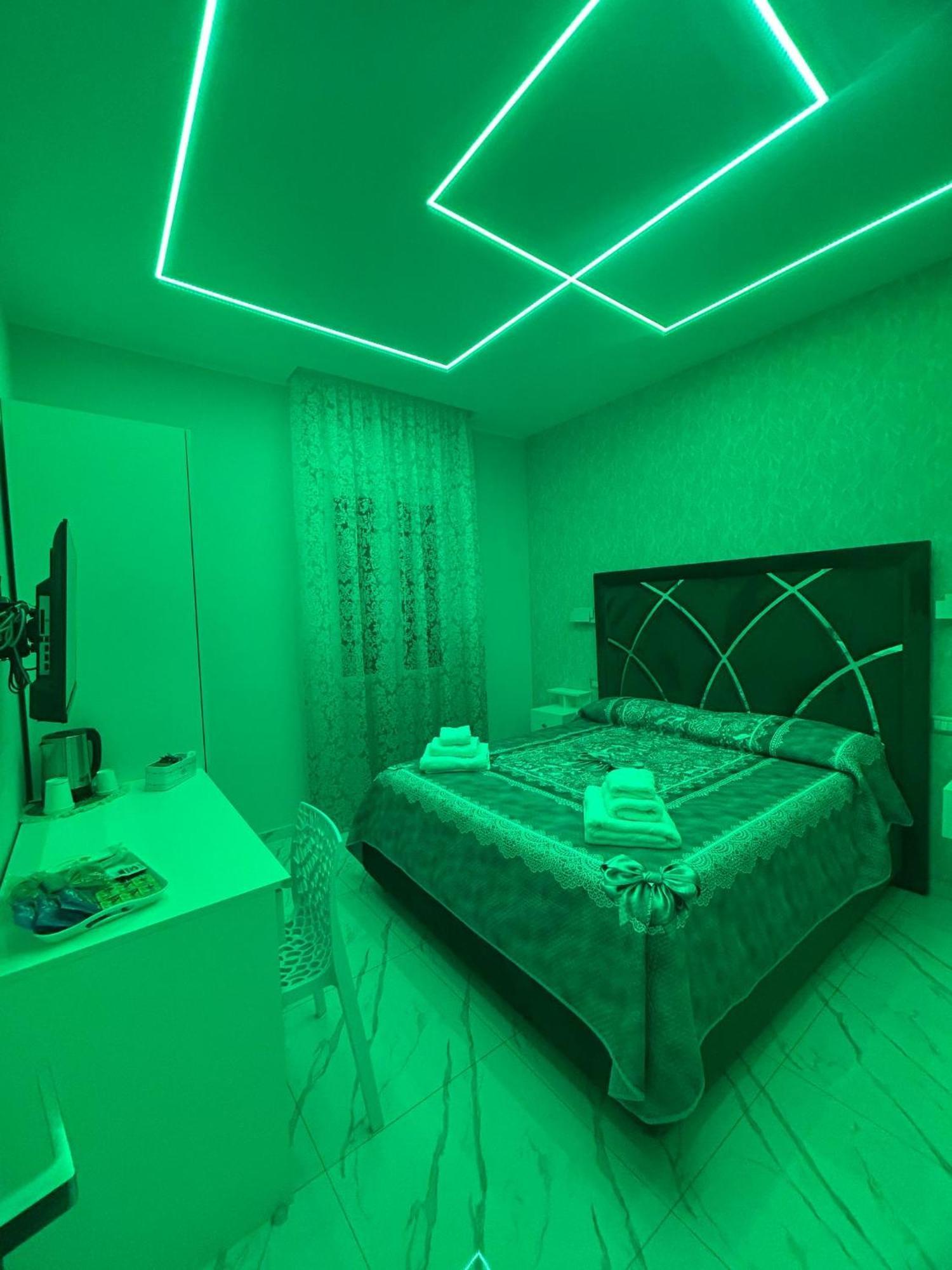 Bebsantaniellohouse1 Bed & Breakfast Napoli Dış mekan fotoğraf