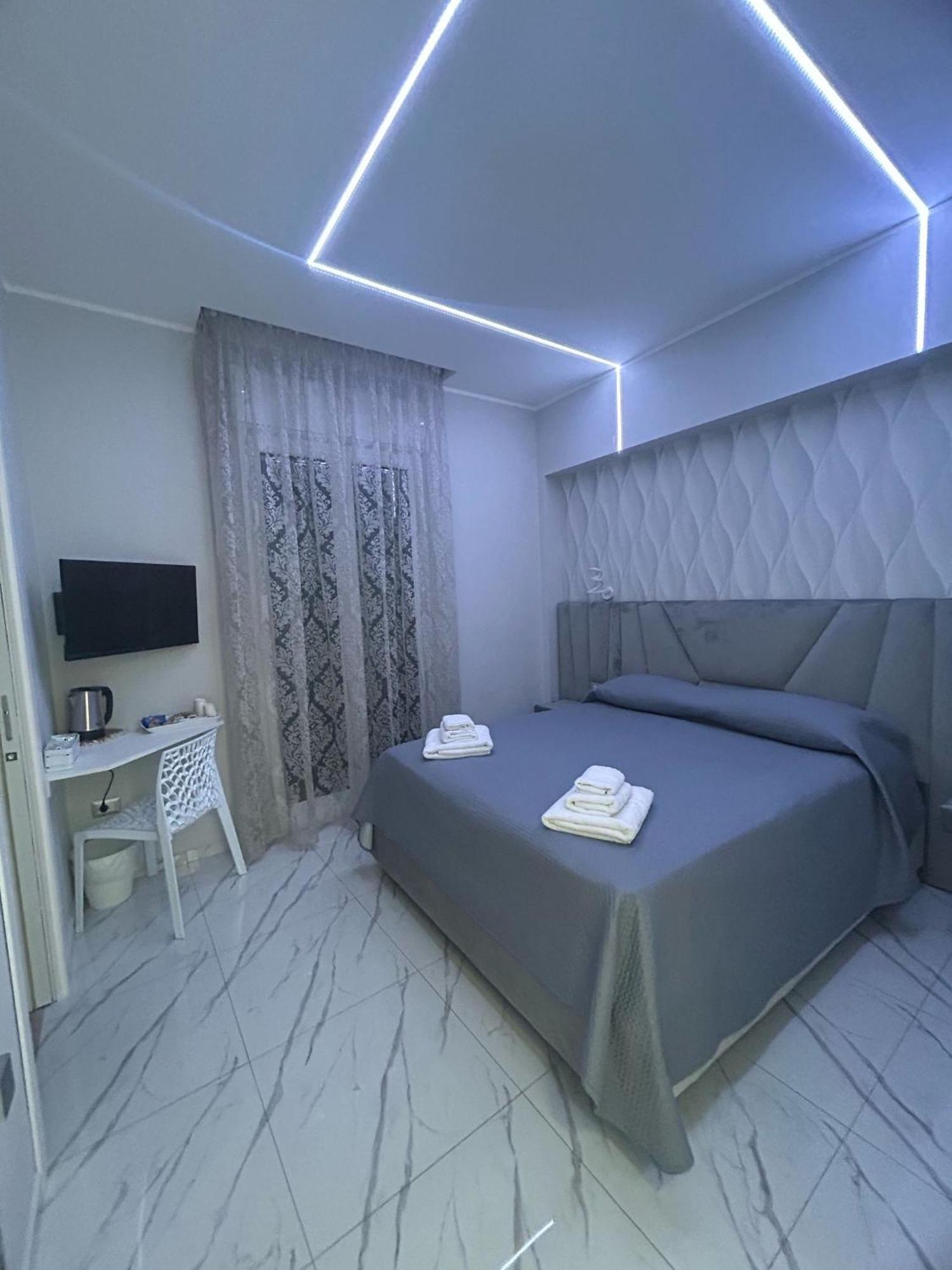 Bebsantaniellohouse1 Bed & Breakfast Napoli Dış mekan fotoğraf