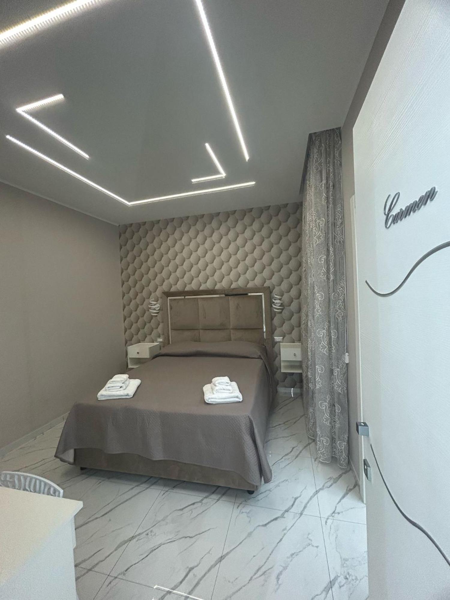 Bebsantaniellohouse1 Bed & Breakfast Napoli Dış mekan fotoğraf
